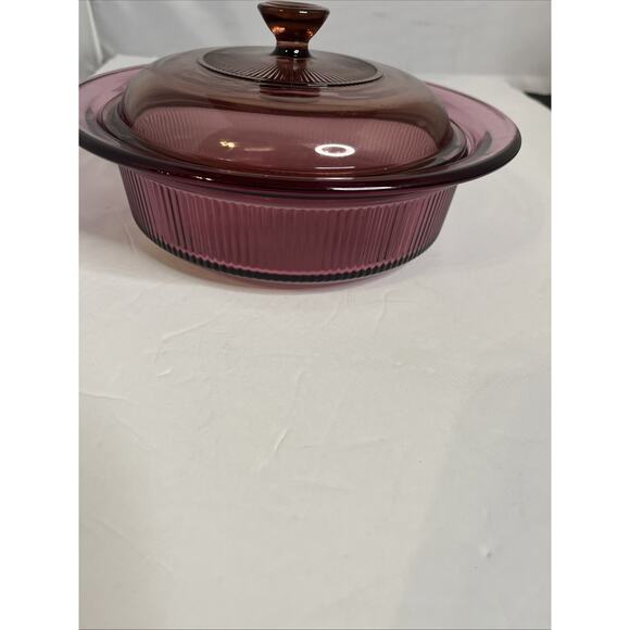 Vision Corning Ware V-31-B - 1 Quart Cranberry Round Casserole Cookware With Lid - Picture 2 of 7